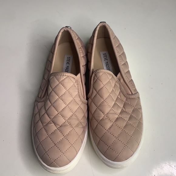 Steve Madden Quilted Slip On Sneaker Casual Rose Blush neutral 6 - Picture 3 of 12